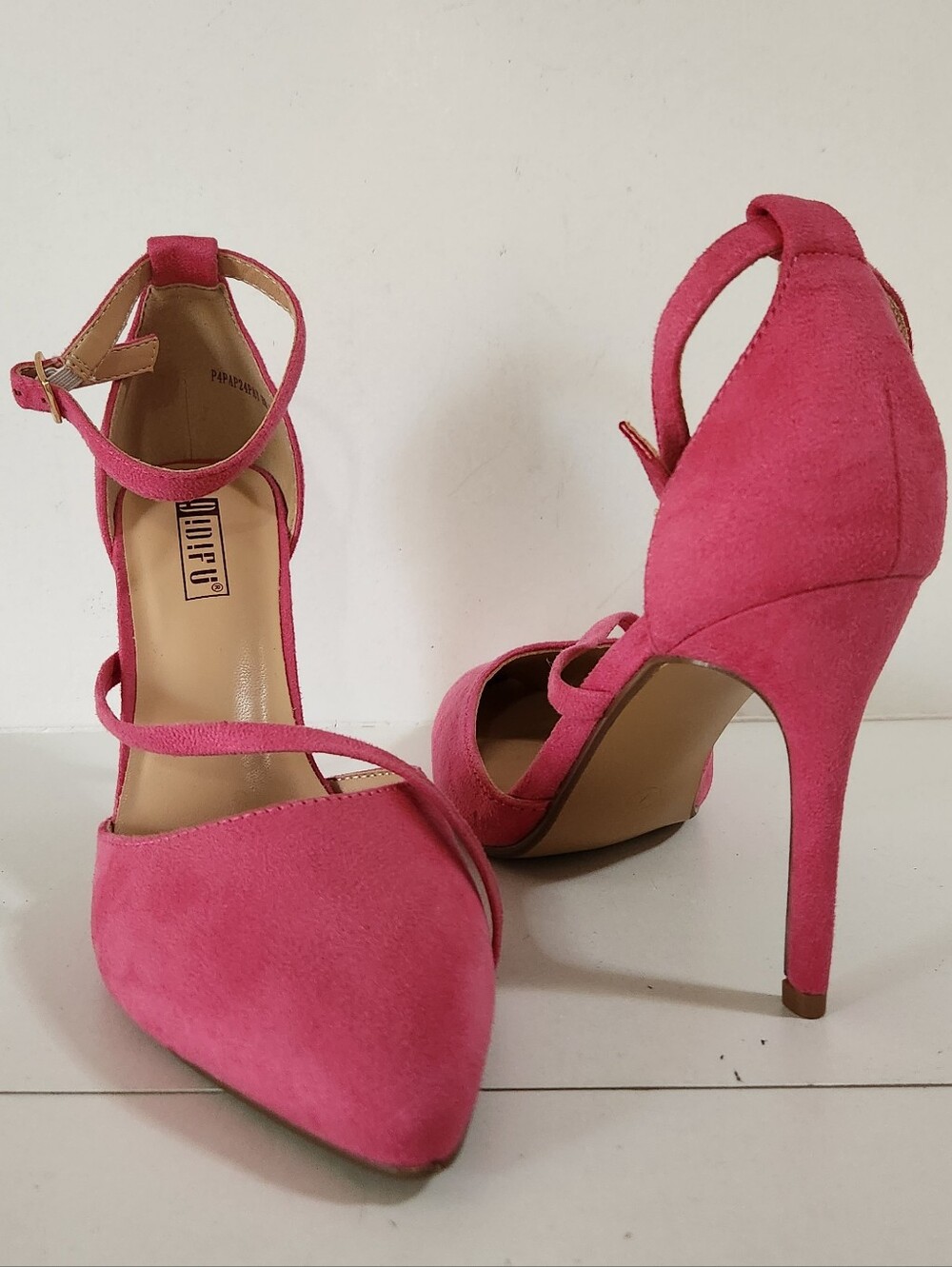 DIDIFU PUMB HEELS BUCKLE SANDAL COLOR FUSHCHIA SIZE US 7